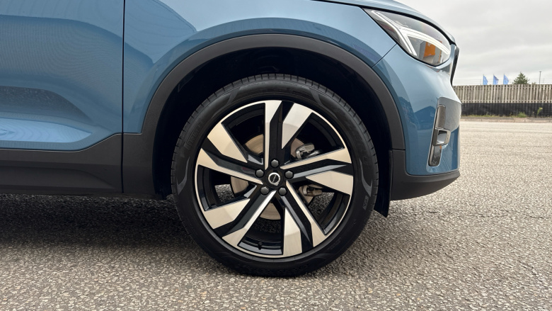 Volvo XC40 2.0 B3P Plus Dark 5dr Auto Petrol Estate